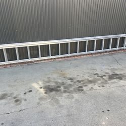 Escalera de 48 pies de aluminio casi nueva muy barata $699