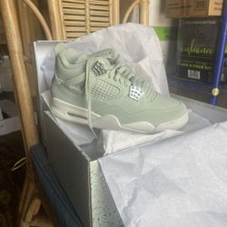 Jordan 4’s Seafoam 
