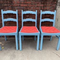 Antique Farm House / Beachy Chairs