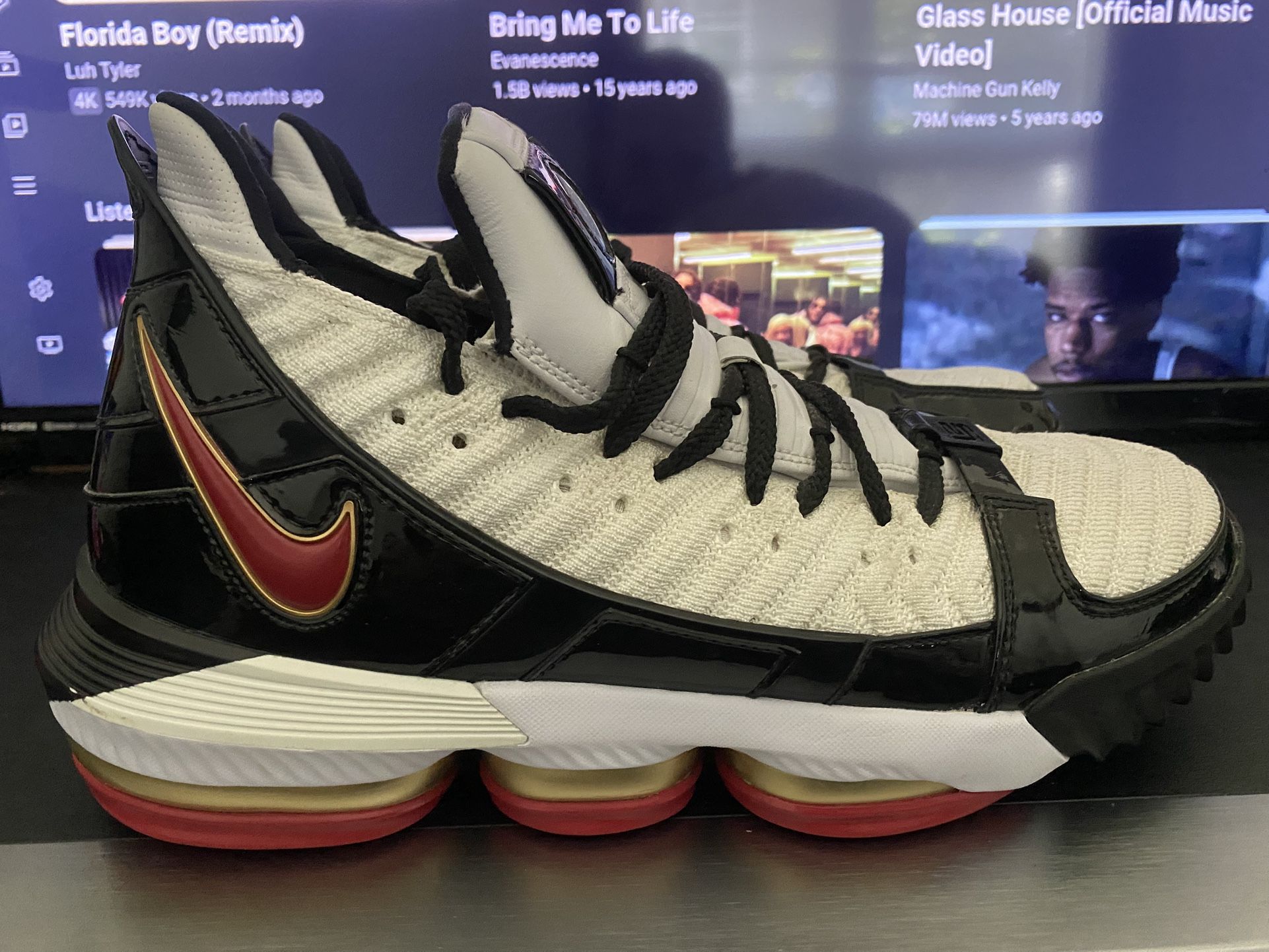 Nike Lebron Basketball Shoes 