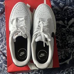 Size 9 - Nike Court Vision