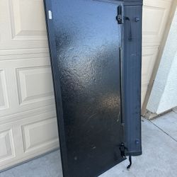  2018 Ford f150 bed cover 5’7”