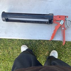 Workforce heavy duty caulk gun