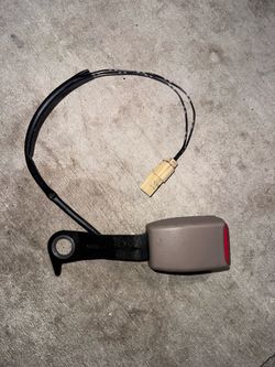 01-04 Tacoma Buckle