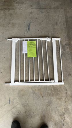 New baby gate for sale