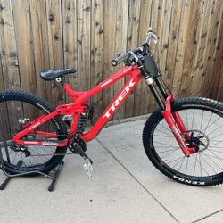 Trek Factory Racing Session Team Issue Carbon Frame 29” Downhill bike