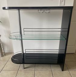 Im moving it needs to Go ASAP!$100 but give me an offer