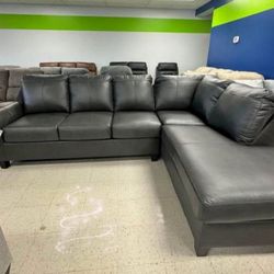 🖤 BRAND NEW 👌Valderno 2 Piece Sectional With Chaise
