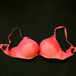 VICTORIA SECRET BOMBSHELLB PLUNGE PUSH UP  2 CUPS  36C