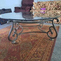 Mesa de Sentro De vidrio Con Su Base De Fierro Forjado