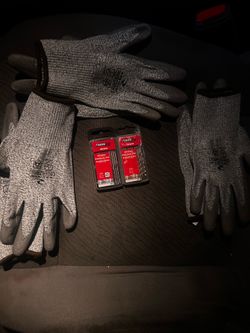Two boxes of rotor bits and gloves for 50$