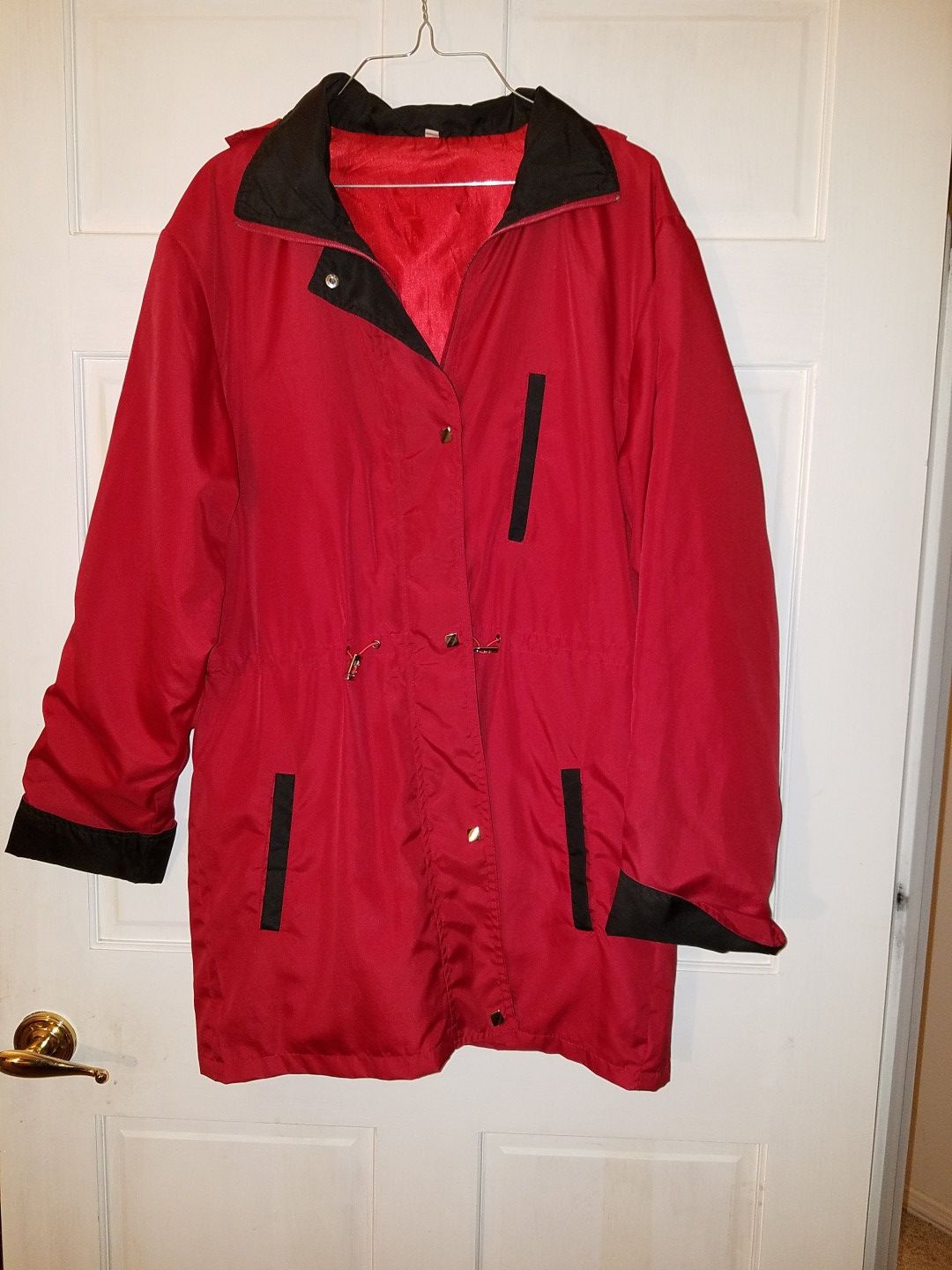 Women's hooded light weight windbreaker rain jacket. Sz large.