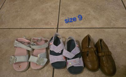 Girl shoes size 9 kid