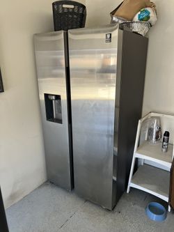 Samsung 27.4 Cubic Feet Stainless Steel Fridge