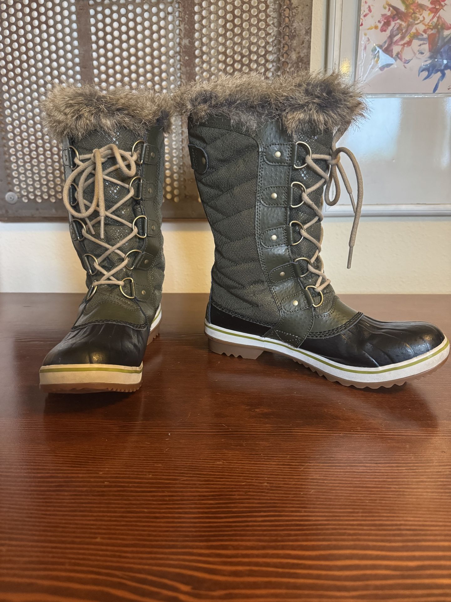 Sorel Womens Snow boots Size 9