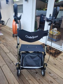 OasisSpace Upright Rollator Walker