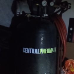 Central Pneumatic 21 Gallon Vertical Rod Iron Air Compressor
