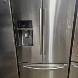 SAMSUNG STAINLESS STEEL REFRIGERATOR GOOD WORKING CONDITION IT DOESN'T MAKE ICE DELIVERY AVAILABLE FOR EXTRA FEE 