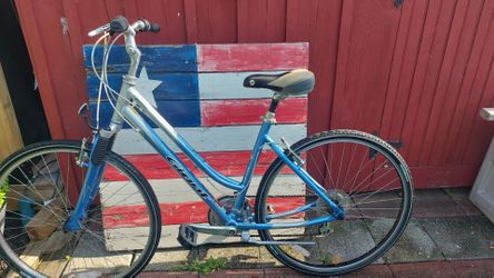 Giant Cypress Women's Bicycle