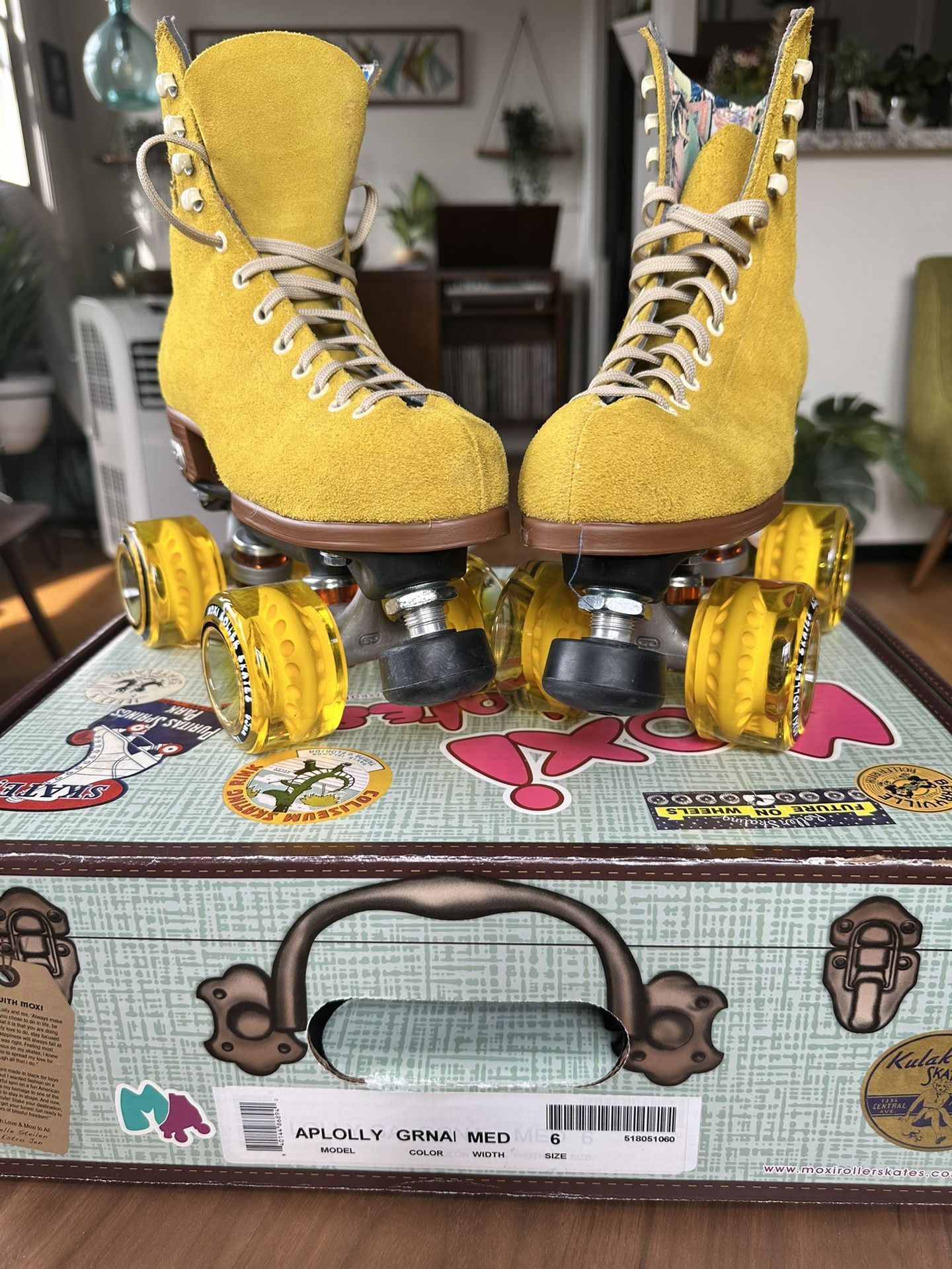 Moxi Rollerskates- Pineapple Size 6- 7/7.5 Women’s