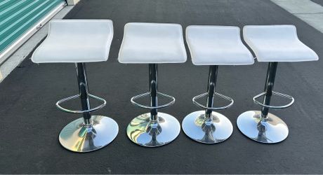 4 bar stools