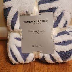 Blue/white Throw