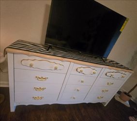 White Vintage Style Dresser