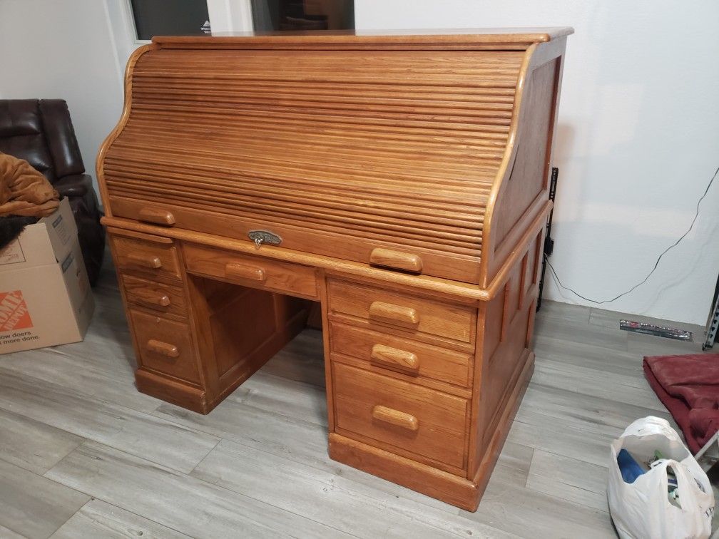 Vintage Solid Oak Roll-Top Desk by Aspen Classic – Locking Tambour, Excellent Condition