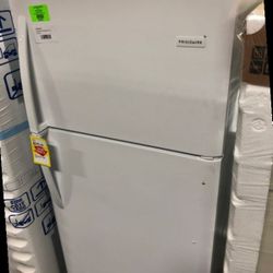 Frigidaire Top Freezer Refrigerator 💲💲💲
