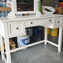 Vanity Crosley