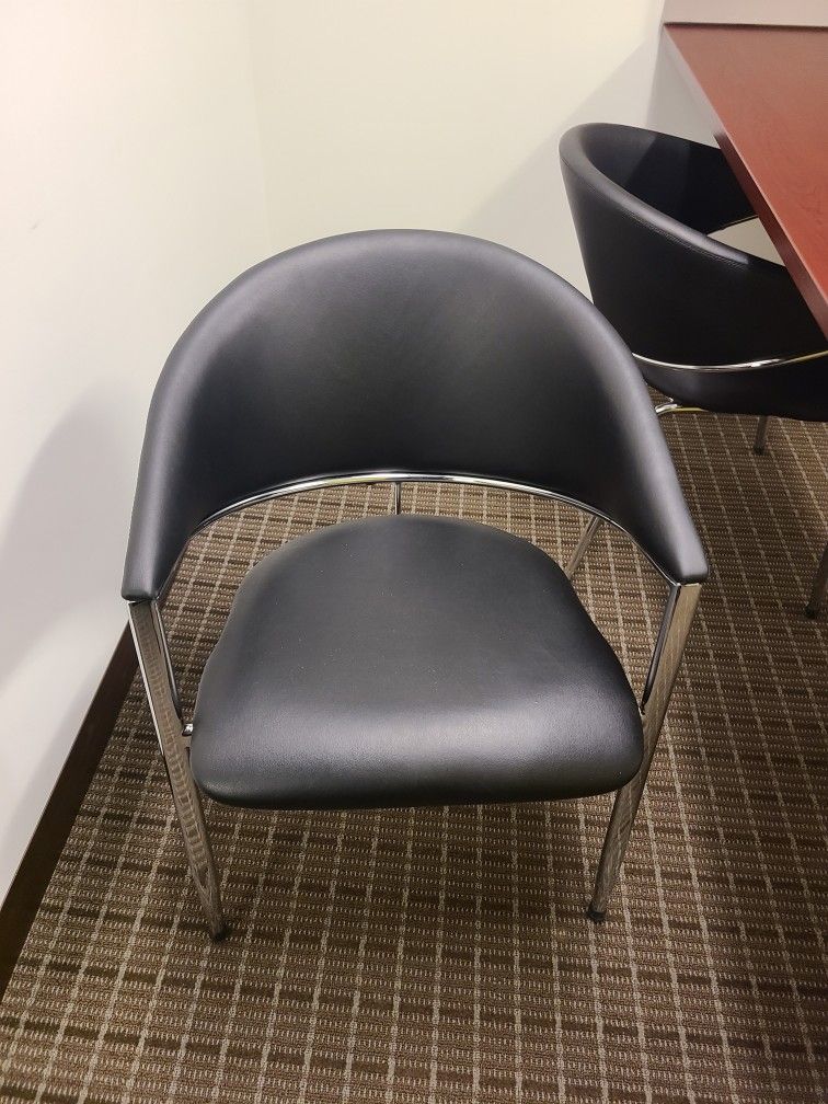 Nice Like New Black Leather Office Chairs for Sale in Naperville, IL