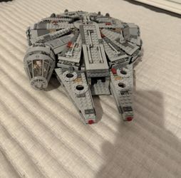 Star Wars Millennium Falcon LEGO Set