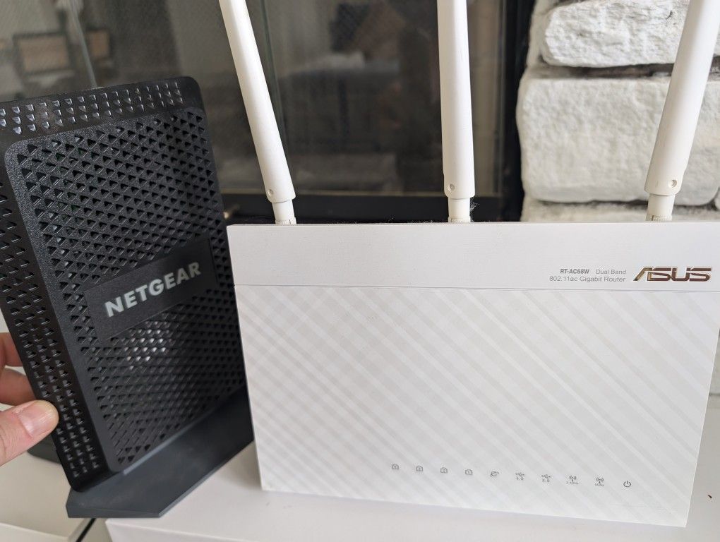 Asus Dual Band 1900gb Router And Netgear Modem