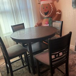 Round Table With 4 Chairs