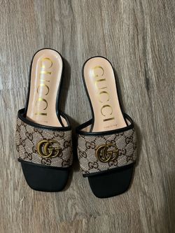 Gucci sandals size 8