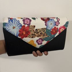 Cheetah Small Purse With Gold Straps (removable)