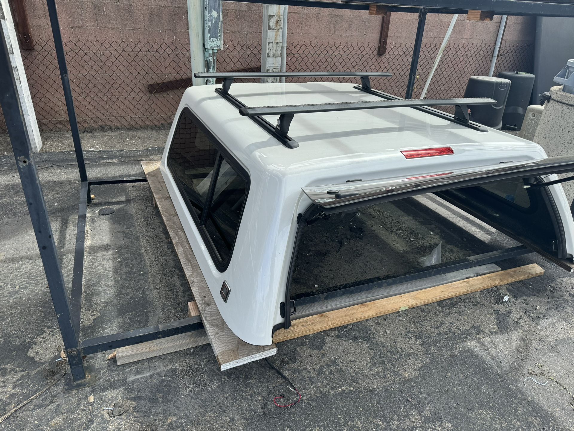 White Century Ultrasport shell fits a 2014-2018 Chevy Silverado 5’8 and GMC Sierra 5’8 bed Selling for $1,500