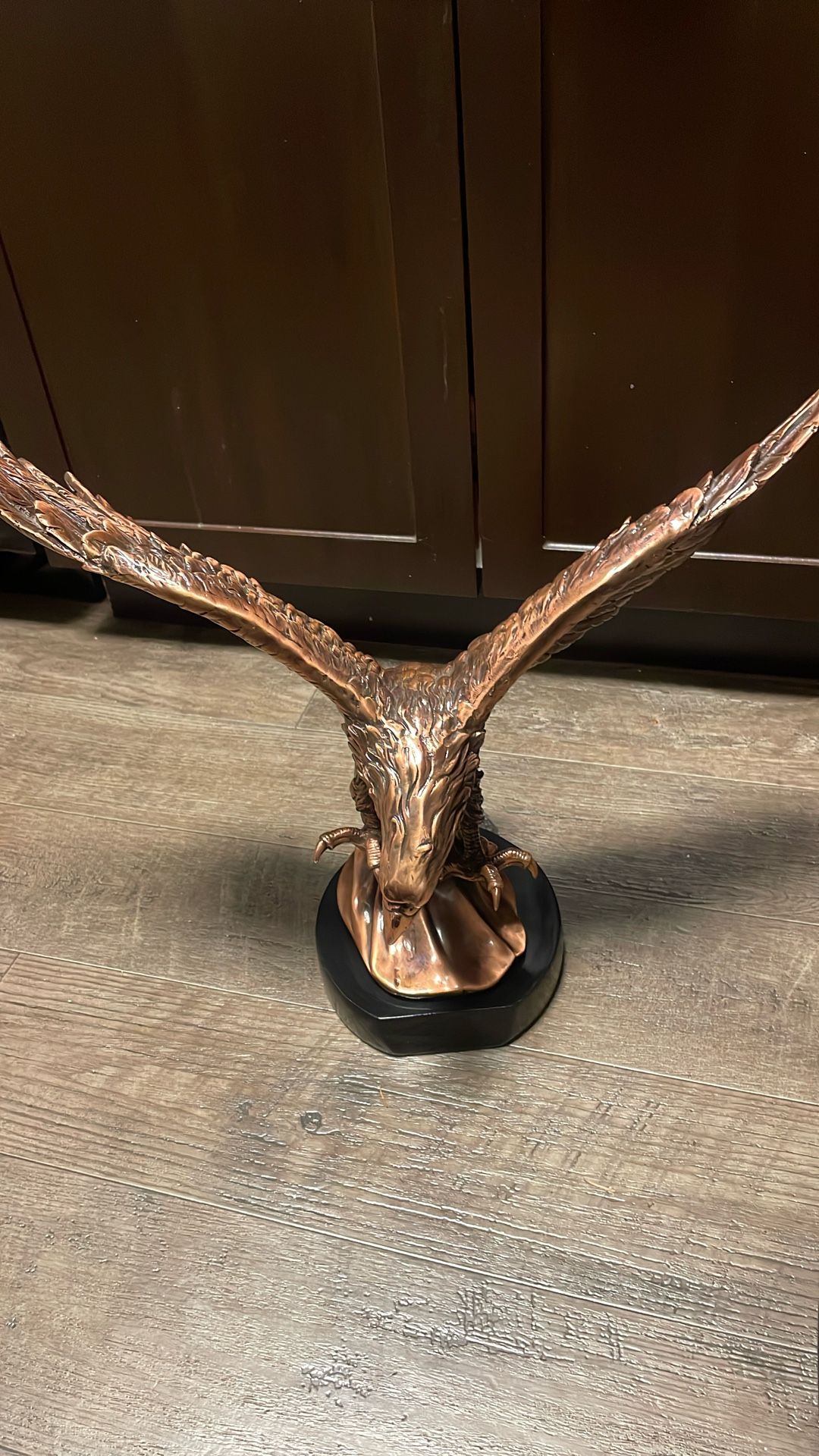 Eagle Hunting Statue 