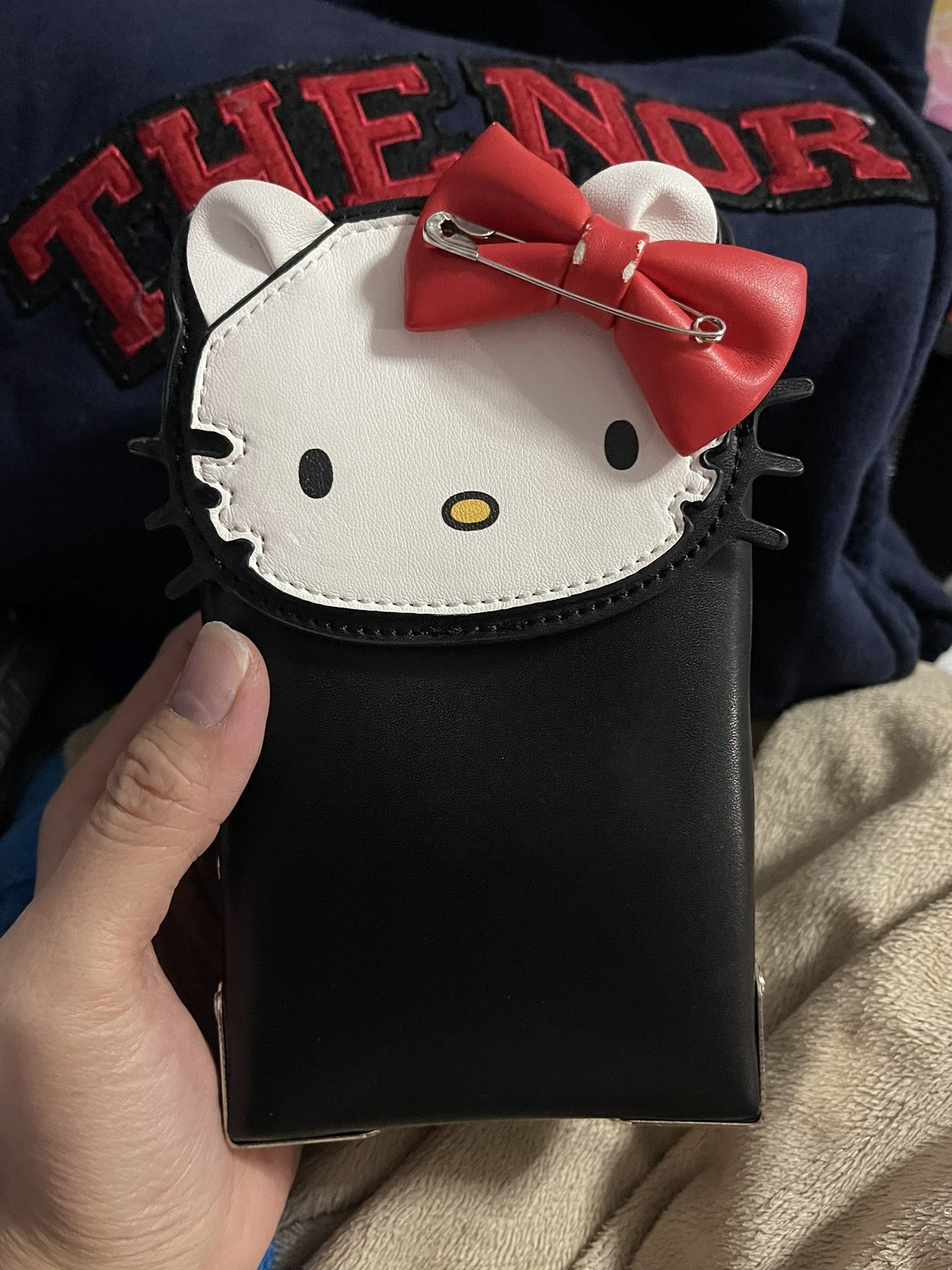 HELLO KITTY PUNK CROSSBODY BAG