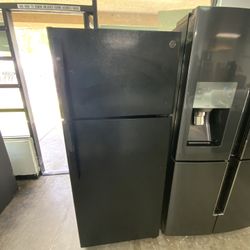 Ge Refrigerator, Clean Ready Delivery