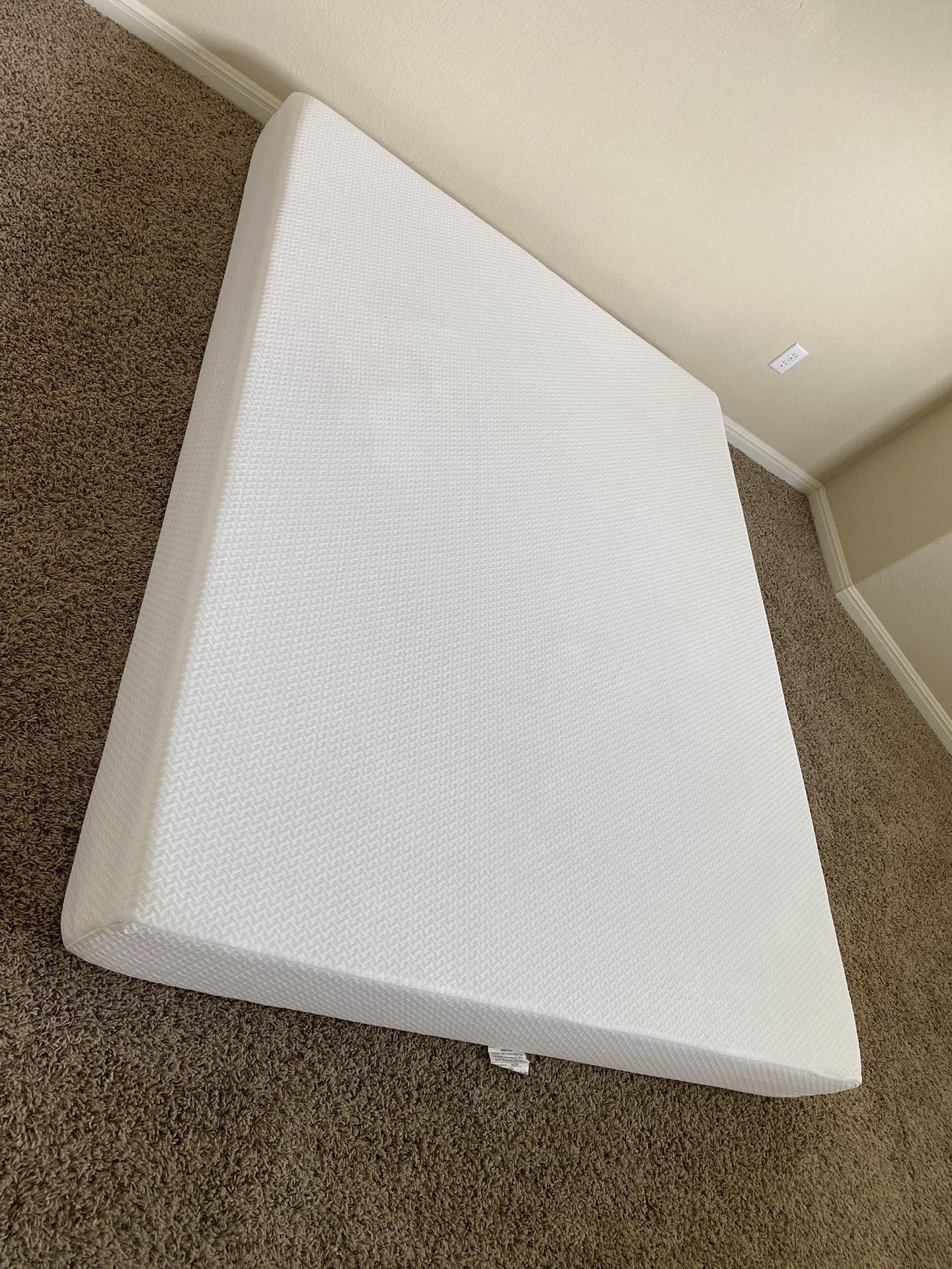 Brand New 8 Inch Gel Memory Foam/Medium Firm Queen Mattress