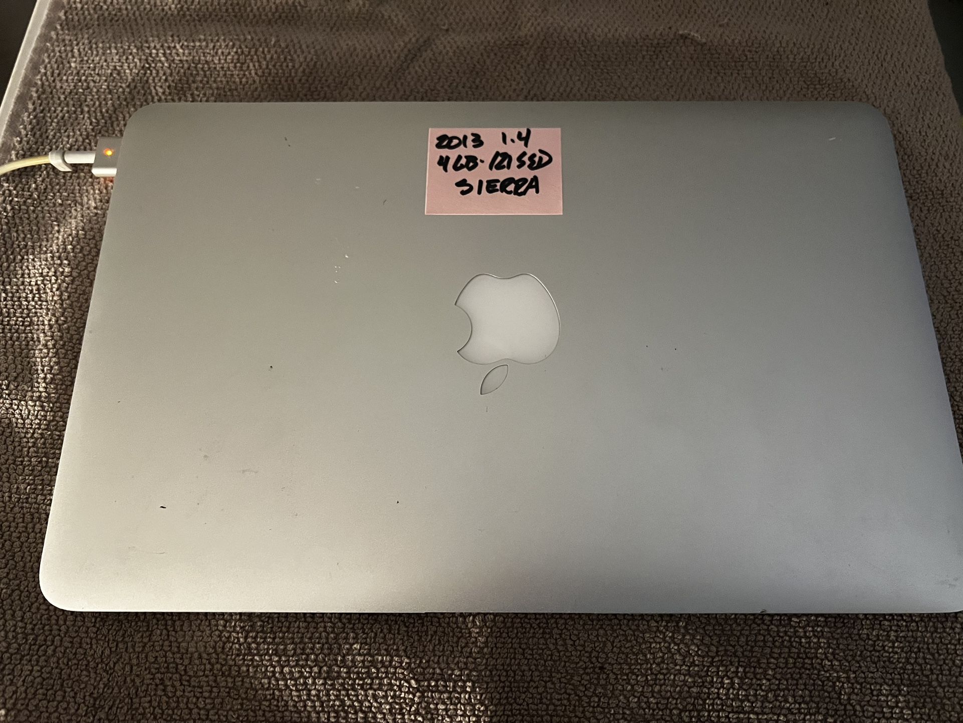 Apple MacBook Air (11-inch, Mid 2013) A1465 EMC 2631 1.3 GHz Intel Core iS 4 GB 121 GB SSD Power Adapter Included