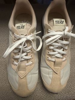 Nike Women's Air Max Pre-Day trainers in a Light Bone and Sanddrift