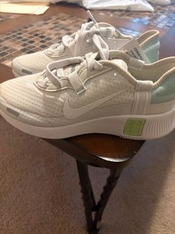 Nike Women's Sneakers Size 7