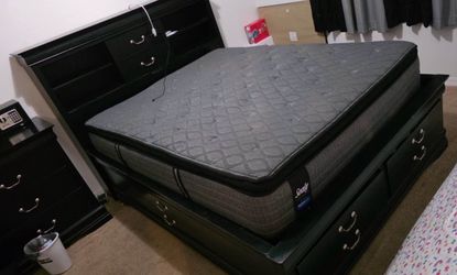 Queen bedroom set with vanity and mirror