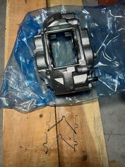 1976 Toyota Land Cruiser fj40 front passenger side brake caliper