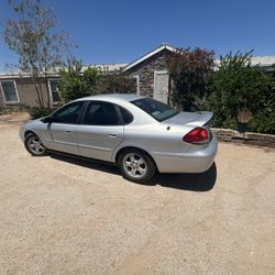 2004 Ford Taurus