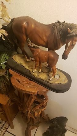 Caballo con su cria y su estante 80