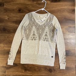 Brand New Woman’s Hollister brand Beige Sweater Up For Sale 