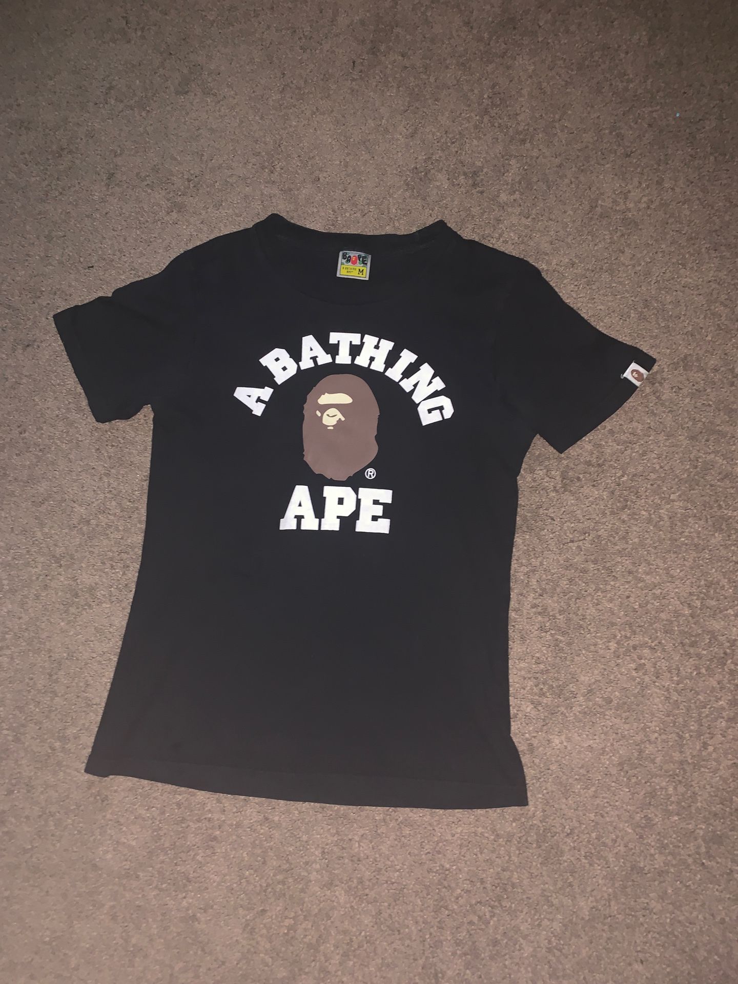 Bathing ape college logo tee size Med price firm